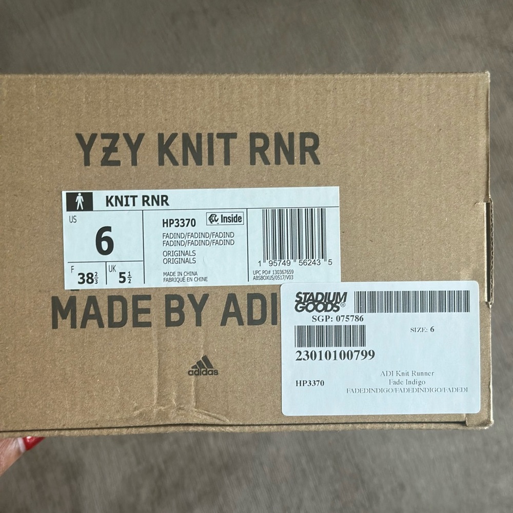 Yeezy Knit RNR - Picture 3 of 8